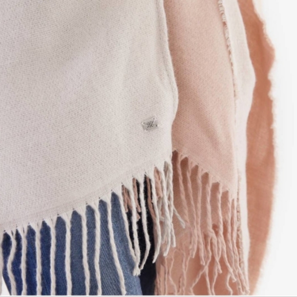 Soia & Kyo Yadira Woven Knit Fringe Shawl Poncho Scarfigan Pink Women's OS - Picture 7 of 8